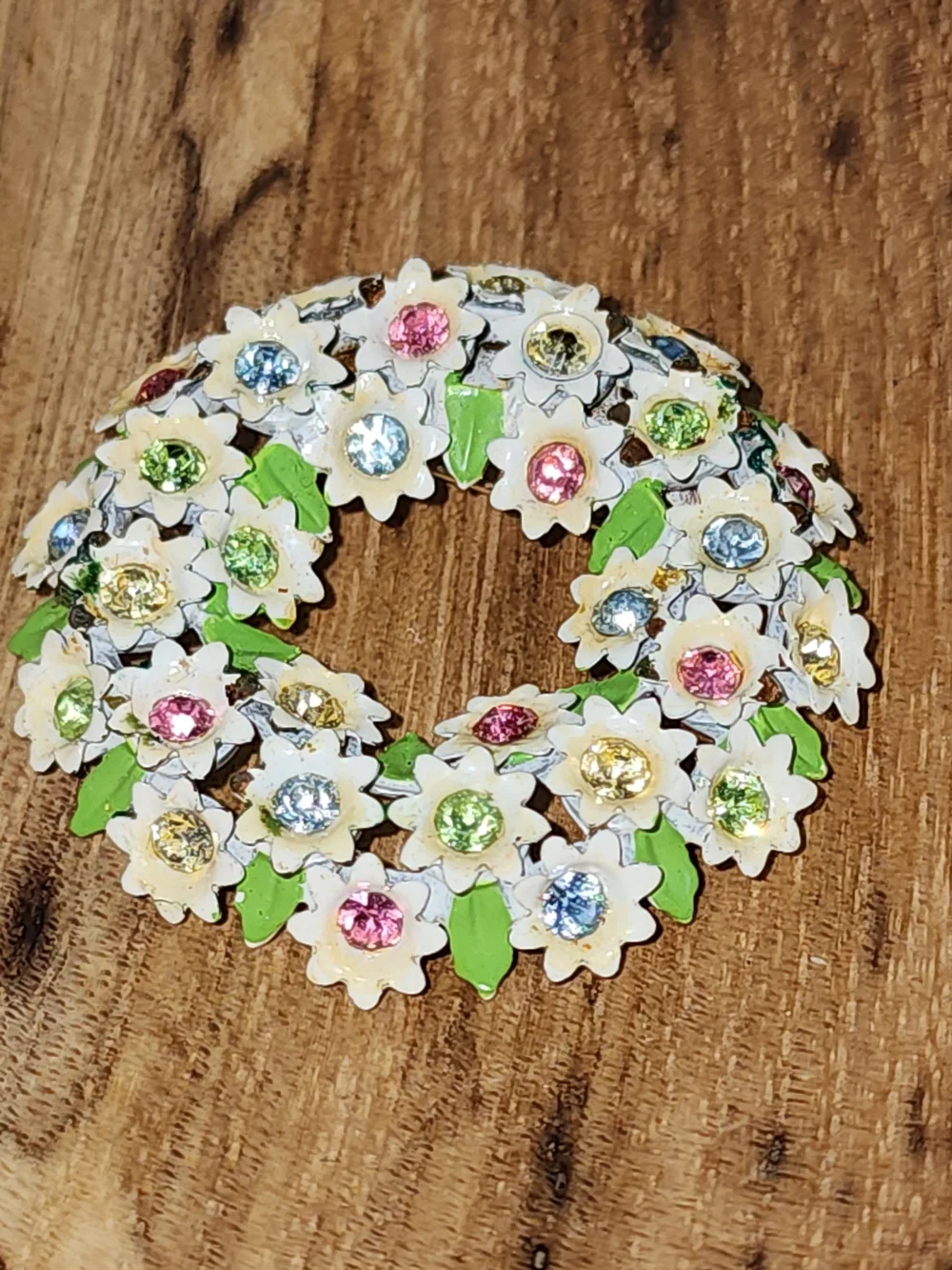 Vintage Weiss Floral Enamel Rhinestone Wreath Brooch